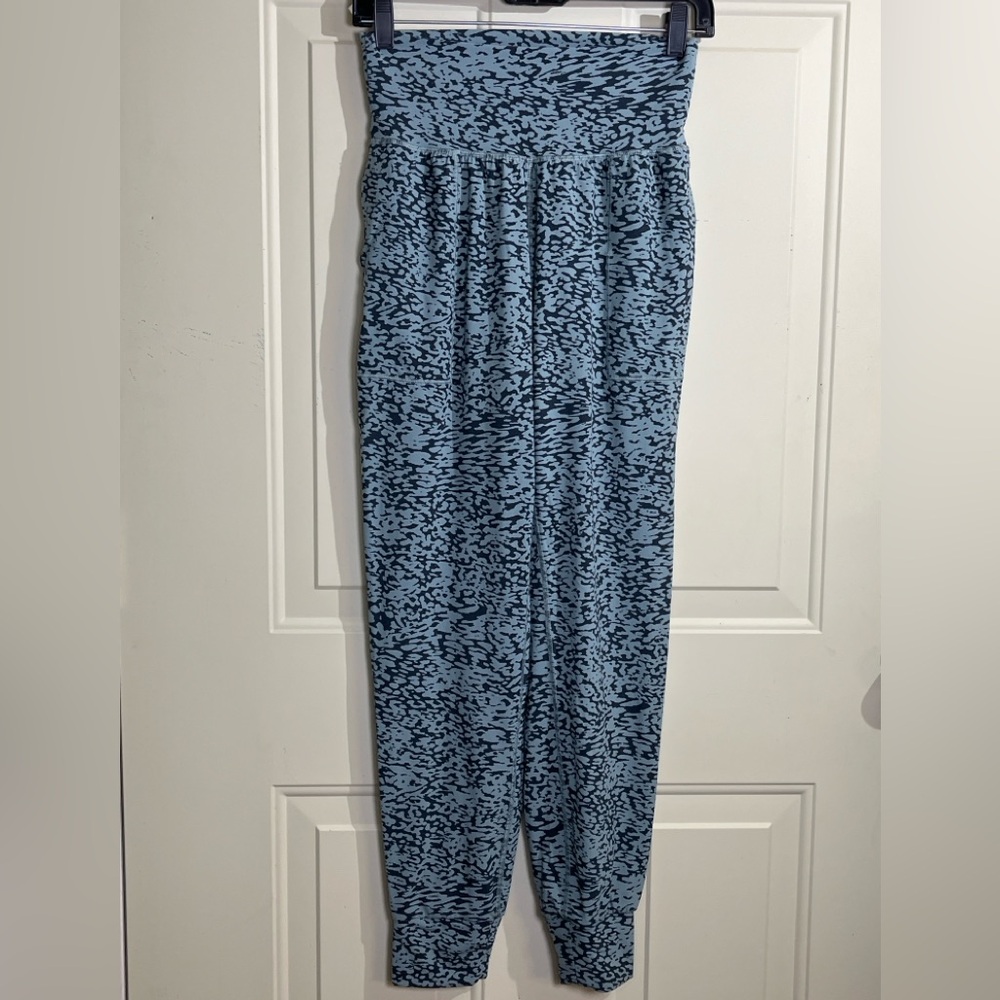 Athleta Salutation Jogger XS Blue Black Abstract Print High Waist Yoga pants